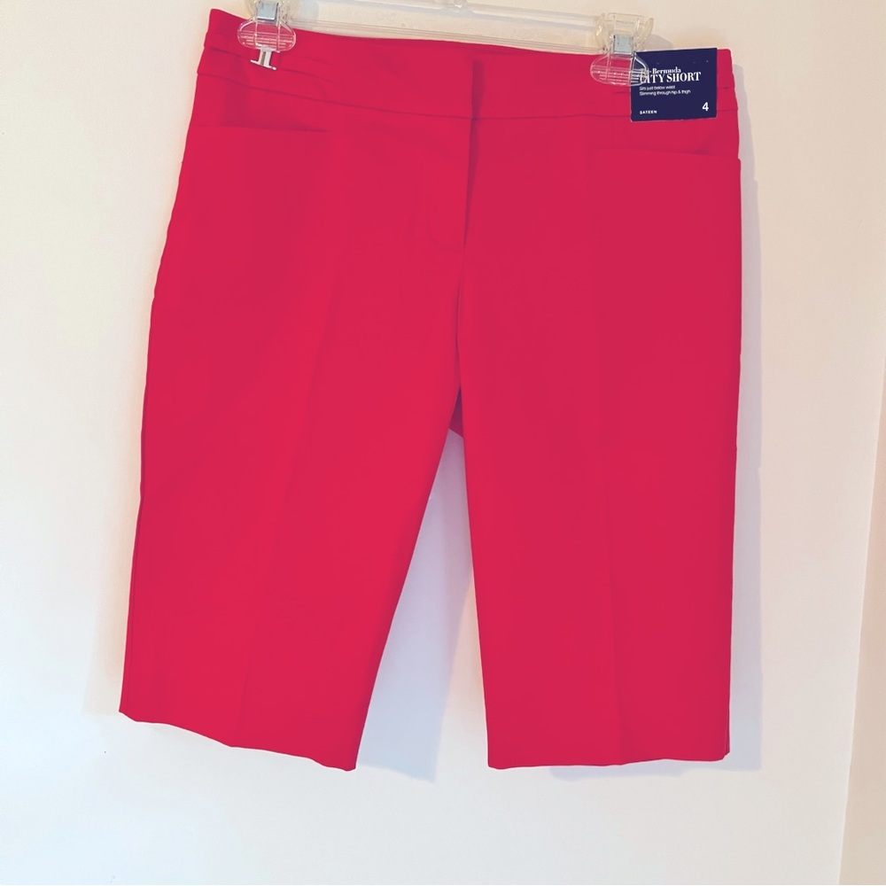 New York & company stretch Bermuda city short size 4, NWT